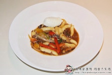국내 최초의 프리미엄 떡볶이 맛집! 가로수길 빌라 드 스파이시