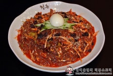 마지막 한점까지도 멈출수 없는 맛! 청춘족발!