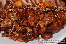 마지막 한점까지도 멈출수 없는 맛! 청춘족발!