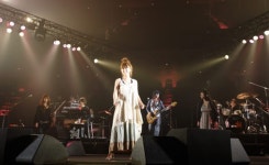 絢香の画像・写真  | 絢香、結婚発表後初のワンマンライブ　ファンの声援に「お騒がせしました！」 18枚目 | ORICON NEWS 絢香の画像・写真... 