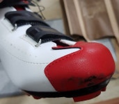   시디 클릿슈즈 첨 신어보는데 앞이 타이어에 닿아서 까집니다.     - New Dossa -     시디 클릿슈즈 첨 신어보는데 앞이 타이어에 닿아서... 