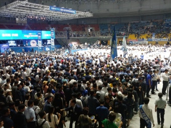 이번 전당대회의 선거과정에서 문자폭탄과 여론조사 전화폭탄등 많은 문제점을 남겼습니다! 또 전당대회 당일날에도 지방에서 올라간 당원들은 투...