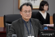 [포토]생각에 잠긴 박재환 교수 - 아시아경제 [포토]생각에 잠긴 박재환 교수