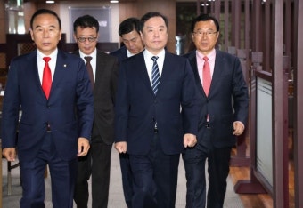 한국당 비대위, 전원책에 최후 경고…