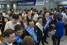 민주당, 당 대표 예비경선 돌입…'본선行' 3人 5시쯤 발표 - 아시아경제 민주당, 당 대표 예비경선 돌입…'본선行' 3人 5시쯤 발표