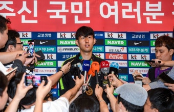 [포토] 인터뷰하는 손흥민 - 아시아경제 [포토] 인터뷰하는 손흥민
