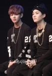 [포토]방탄소년단 뷔-슈가, 블링블링 액세서리 - 아시아경제 [포토]방탄소년단 뷔-슈가, 블링블링 액세서리