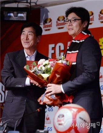 [포토]황선홍 감독, 'FC서울 취임식' - 아시아경제 [포토]황선홍 감독, 'FC서울 취임식'