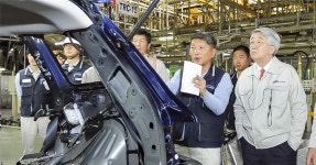 박동훈 르노삼성 사장 노사가 한마음 돼 내수 3위 달성하자 - 아시아경제 박동훈 르노삼성 사장 노사가 한마음 돼 내수 3위 달성하자