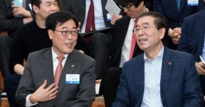 [포토] 화기애애한 김기식-박원순 - 아시아경제 [포토] 화기애애한 김기식-박원순