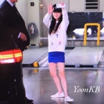 와이고수 - 오늘자 아이유 퇴근길 선물 오늘자 아이유 퇴근길 선물