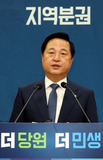 김두관도 민주당 전대 출마선언…이해찬 장고 거듭 : 국제신문 김두관도 민주당 전대 출마선언…이해찬 장고 거듭