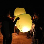 취업 기원 담은 풍등 날리기… 게임으로 저녁식사 재료 얻는 워크숍… : 2016년 제20회 국회의원 선거