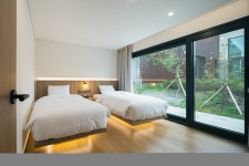 롯데관광::명품여행 [에어카텔][2박3일] 야크마을 자유여행 #서귀포 농어촌 휴양단지 #중형렌터카 #무제한면책보험 포함