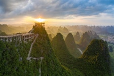 롯데관광::명품여행 [KE] 계림+양삭 4박 5일 ▶머큐어X래디슨[여의봉(드론영상)+이강유람(1시간)]