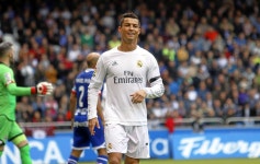 Cristiano Ronaldo laughs off injury worries | MARCA English Cristiano Ronaldo laughs off injury worries - MARCA English