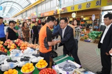 KY식품세종시 | [동정] 정승 식약처장, 추석 앞두고 세종시 전통시장 방문