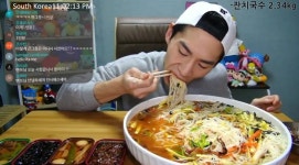 밴쯔 국수먹방..jpg