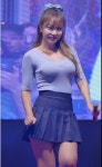 플래시24- > 연예/스포츠 > 흔들림을 진정시키는 홍진영 슴