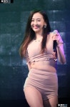 플래시24- > 연예/스포츠 > 다솜 순간 안입고 노래 부르는줄~