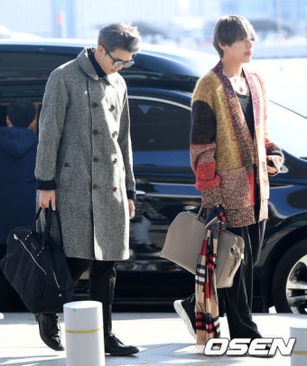 [사진]방탄소년단 RM-뷔, '설레는 아메리칸 뮤직 어워드'   ::: 미주 중앙일보 - The Biggest Nationwide Korean-American Newspaper...