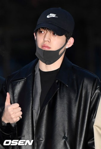 [사진]세븐틴 에스쿱스,'카리스마 넘치는 엄지척' - NO.1 축구 전문 미디어, 스포탈코리아 [사진]세븐틴 에스쿱스,'카리스마 넘치는 엄지척'