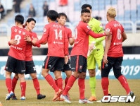 [사진]개막 2연승 기쁨 나누는 부천FC1995   - 미주 중앙일보 