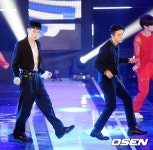 [사진]슈퍼주니어 D&E,가볍게   - 미주 중앙일보 