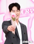 [사진]홍종현의 장미를 받을 그녀는?   - 미주 중앙일보 
