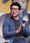 [사진]김주호 감독,배우 분들께 박수   - 미주 중앙일보 