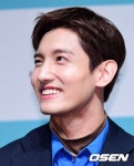 [사진]최강창민,호기심 미소   - 미주 중앙일보 