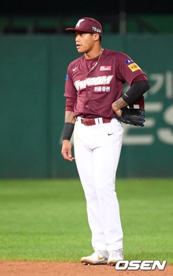 '2실책' 러셀 3번 2B 출전, 손혁 감독 “어제 실책 때문 아니다” [인천 톡톡]   - 미주 중앙일보