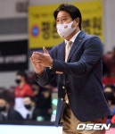 [사진]문경은 감독,잘하고 있어 - NO.1 축구 전문 미디어, 스포탈코리아 [사진]문경은 감독,잘하고 있어