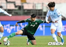 [사진]백승호,팔 좀 놔 - NO.1 축구 전문 미디어, 스포탈코리아 [사진]백승호,팔 좀 놔