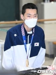 [사진]우상혁,'금과 함께' - NO.1 축구 전문 미디어, 스포탈코리아 [사진]우상혁,'금과 함께'