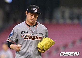 ‘선발 데뷔전 부진→어깨 부상’ 한화 문동주, 1군 말소…''4주 휴식 권고, 재활군 합류'', 이재원-정찬헌 등 8명 2군행 -NO.1 종합 스포츠 전문...