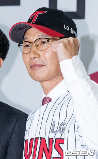 [사진]염경엽 감독,'결의에 찬 눈빛으로 파이팅' -NO.1 종합 스포츠 전문 미디어, 스포탈코리아 [사진]염경엽 감독,'결의에 찬 눈빛으로 파이팅'