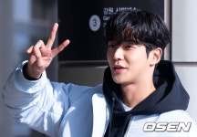 [사진]SF9 로운,브이와 함께 - NO.1 축구 전문 미디어, 스포탈코리아 [사진]SF9 로운,브이와 함께
