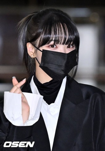[사진]르세라핌 김채원,'마스크로 감출 수 없는 미모' - NO.1 축구 전문 미디어, 스포탈코리아 [사진]르세라핌 김채원,'마스크로 감출 수 없는 미모'