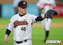은퇴한 줄 알았는데…45세 현역 옥스프링, KBO 유망주들 압도했다 -NO.1 종합 스포츠 전문 미디어, 스포탈코리아 은퇴한 줄 알았는데…45세... 