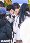 [사진]고등학교 졸업 BAE173 도하,팬들에게 둘러쌓여::스포탈코리아 [사진]고등학교 졸업 BAE173 도하,팬들에게 둘러쌓여