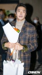 [사진]권상우,꽃다발 한가득 - NO.1 축구 전문 미디어, 스포탈코리아 [사진]권상우,꽃다발 한가득