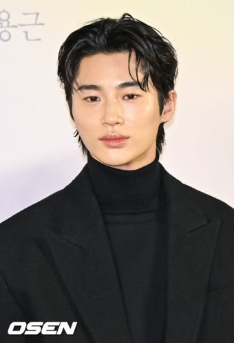 배우 변우석, 8월 스타랭킹 2위 올라 대세 입증 및 배스킨라빈스 모델로 발탁