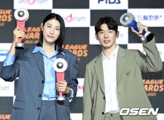 [사진]MVP 수상한 김연경-한선수 - NO.1 축구 전문 미디어, 스포탈코리아 [사진]MVP 수상한 김연경-한선수