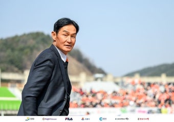 최용수 강원 감독, '강릉 산불 피해 복구 성금' 3천만 원 기부 - NO.1 축구 전문 미디어, 스포탈코리아 최용수 강원 감독, '강릉 산불 피해 복구...