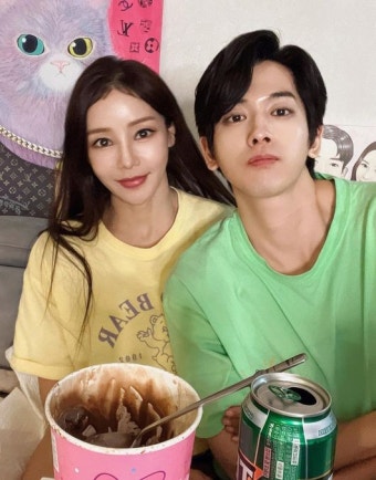 “결혼 6년차에 달달함” 미나류필립... 17살 나이차 무색하게 만드네~::스포탈코리아 “결혼 6년차에 달달함” 미나류필립... 17살 나이차...