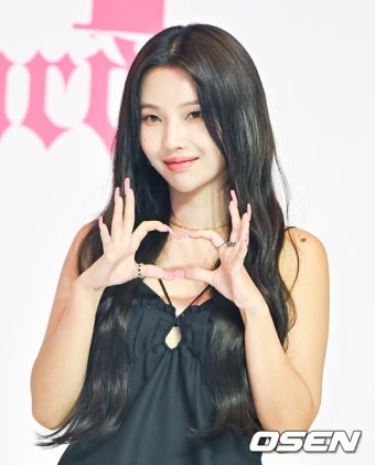 [사진](여자)아이들 소연,'소중한 하트'::스포탈코리아 [사진](여자)아이들 소연,'소중한 하트'