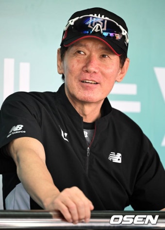 이강철 감독, 독감 투혼 발휘 벤자민 향해 엄지 척! [오!쎈 대구]::스포탈코리아 이강철 감독, 독감 투혼 발휘 벤자민 향해 엄지 척! [오!쎈 대구]
