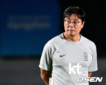 [사진]황선홍 감독, '항저우 AG 첫 경기 고민'::스포탈코리아 [사진]황선홍 감독, '항저우 AG 첫 경기 고민'