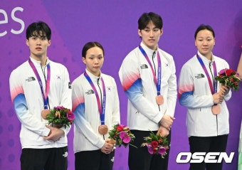[사진]황선우-김서영-이은지-최동열,'아쉬워도 동메달'::스포탈코리아 [사진]황선우-김서영-이은지-최동열,'아쉬워도 동메달'